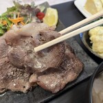畑熊商店 - 猪肉。しっかり旨味感じられます。