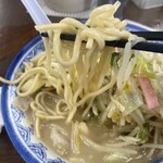 井手ちゃんぽん - 麺は普通のちゃんぽん麺