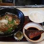 めんめん - きのこそば大と煮さばとごはん大盛