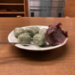 Monzen Toraya - 草だんご一皿