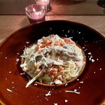 Bar Soul Kitchen - 燻製秋鮭とキノコのクリームパスタ