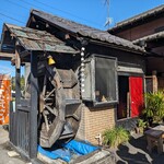 かま屋 - この中でご飯を炊いているみたいです