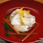 一心鮨 光洋 - 白身魚のお椀、ゆずがしっかり効いています。