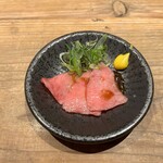 かまど焼 NIKUYOROZU - 純生　和牛肉刺しの小皿