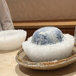 銀座 しのはら - 先月登場のウサギの丸い器　中に一品めのお料理