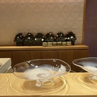 銀座 しのはら - この季節のために特注された初雪イメージの器