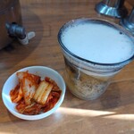 Yakiniku Horumon Takeda - 定食にセットのキムチとランチ生ビール