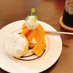 パルファン - 柿が甘くて、カステラも生クリームも美味しいショートケーキです。