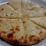 インド料理 ガンダァーラ - チーズナン