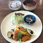 sorami cafe - 彩り野菜と豚バラの黒酢あん定食