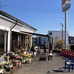 広ちゃん飯店 - 開店前にすでに待ちが