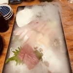 地魚・活魚・炉端焼き 魚次郎 - 