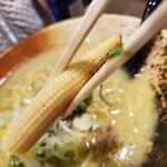 鶏さわ - トッピングのヤングコーン