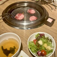 焼肉Garden MISAWA - ジュージュー、サラダとスープもあるぞ
