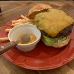 GLUTTONY - グラトニーバーガー Gluttony Burger with Cheddar Cheese topping 