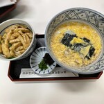 Sarashina - “玉子とじきしめん”。750円也。“ミニきつね丼”。500円也。きしめんの麺はあくまでも柔らかくフワフワ。しかしお出汁はきつね丼含めしっかりと出汁が効いています。本当に美味しい。