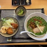 Toriyagura - 台湾ラーメン+三色からあげ丼セット