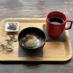 パンゲア - もち麦入りぜんざい　６３０円
アメリカーノ　　　　４８０円
