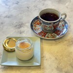 BELLE EPOQUE - Tem・de・Sucのチーズケーキ　４３０円
紅茶　　４５０円
