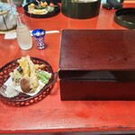 Hakusuien - 京弁当　4400円　これが鰻重の前菜です（笑）