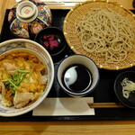 Ishiusubiki Soba Ishiraku - 親子丼と蕎麦のセット