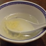 中華男 - 天津飯に付くスープ