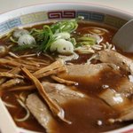 蜂屋 旭川本店 - 醤油ラーメン油多め