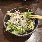 Shimokitazawakko Izakaya Toritonkun - 漬け大根としらすのゆずサラダ