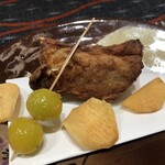 日本料理 四幸 - 【焼物】河豚の唐揚げ、銀杏、クワイの煎餅