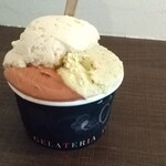 ジェラテリア アクオリーナ - トリプル（ピスタチオ、栗、チョコレート）