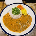 Kaokoi Curry - ひよこ豆 刻みほうれん草カレー(税込1,150円)
                        副菜:キャベツのアチャール、キャロットクミンラペ