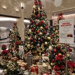 228112861 - ロビーは、クリスマス一色です