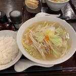 めしどころ 食堂 野武士 - 野菜タンメン(塩)と白米+ギョーザセット