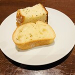 トラットリア ヴィヴァーチェ - 自家製フォカッチャ