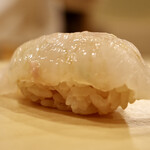 鮨 やすみつ - 皮剥 間に肝