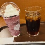 カフェ・ド・クリエ - ブルーベリースムージーとアイスコーヒー