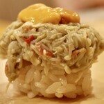 鮨 やすみつ - 松葉蟹 雲丹の握り