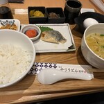 博多やりうどん別邸 空港店 - 朝定食900円