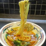 小菜一碟 - 鴨葱ラーメン：北京ダックのガラからとったお出汁がベースの美味しいスープの〆ラーメンです。北京ダックのもも肉や葱小口切りと斜め切りがトッピングされています。スープは見た目の濃厚さとは違いコクのあるお出汁の良さと あっさりと一気に完食できる美味しい一杯です。