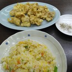 中華料理大吉亭 - 半チャーハンと鳥の唐揚げ