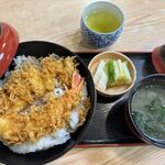 やます - 料理写真:いかえび天丼　950円