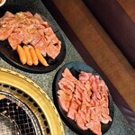 Yakiniku Tabehoudai Kangeki Dondon - 霜降りカルビ