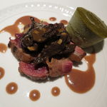 フォリオリーナ・デッラ・ポルタ・フォルトゥーナ - 青首鴨の胸肉と腿肉のローストと内臓（砂肝、心臓、レバー）炒め、仏産のラルチーノ茸添え、赤ワインと杜松の実のソースで4