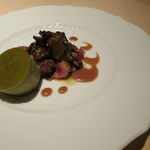 フォリオリーナ・デッラ・ポルタ・フォルトゥーナ - 青首鴨の胸肉と腿肉のローストと内臓（砂肝、心臓、レバー）炒め、仏産のラルチーノ茸添え、赤ワインと杜松の実のソースで2