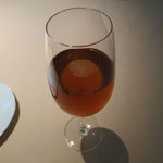 フォリオリーナ・デッラ・ポルタ・フォルトゥーナ - 食前酒：マダカスカル産バニラ・ビーンズを入れたシェリ－酒 と シャルドネ７５％のワインのブレンド