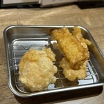 骨付鳥、からあげ、ハイボール がブリチキン。 - 半熟卵ととうもろこし