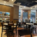 OldTown White Coffee - 広いです