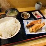 魚玉 - 鮭定食