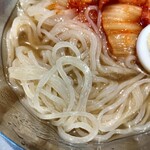 肉のヤマ牛 - 冷麺は……【冷麺風】っぽ。