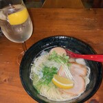 ラーメン シェルター - 鶏清湯ラーメン塩レモン